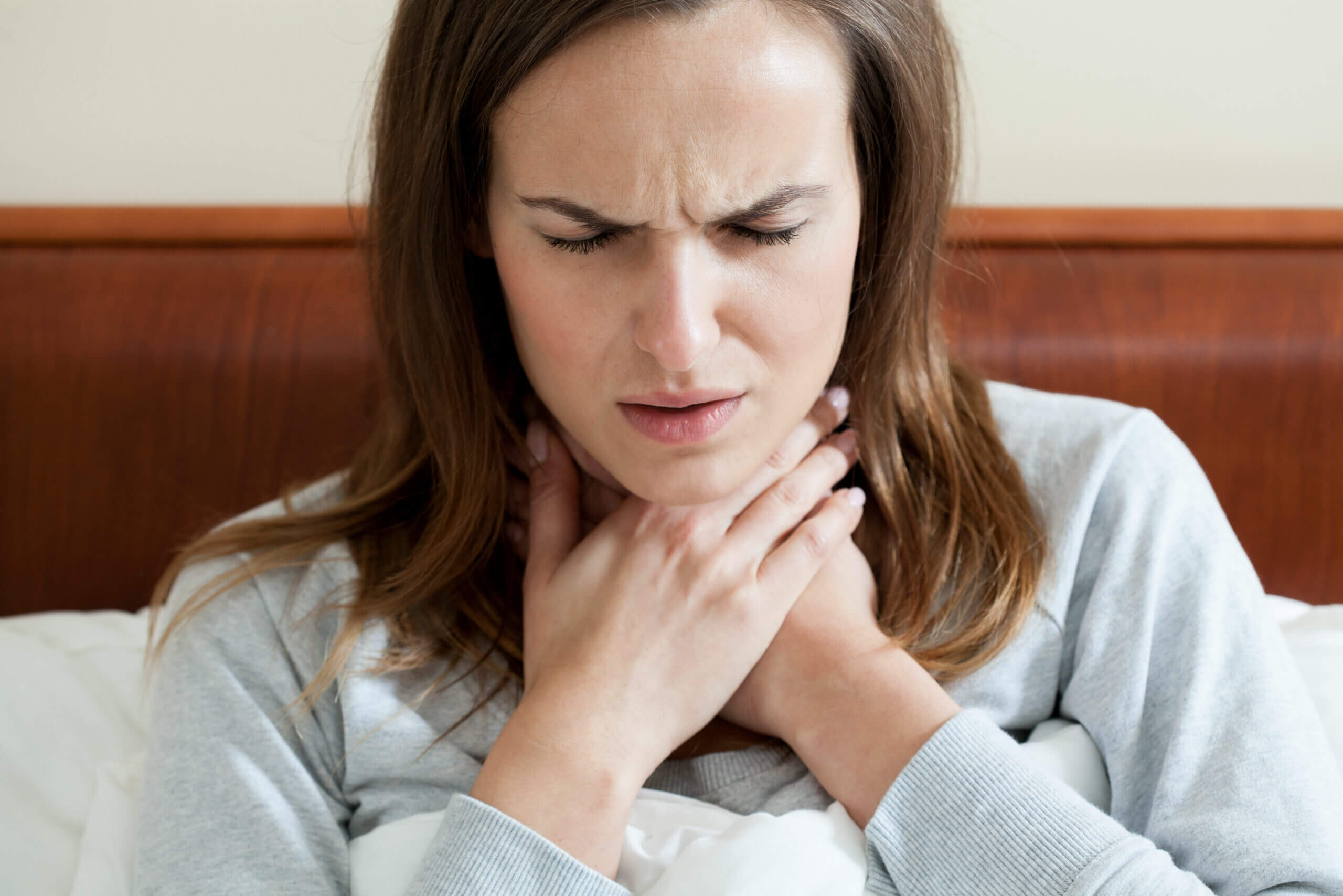 Woman with sore throat